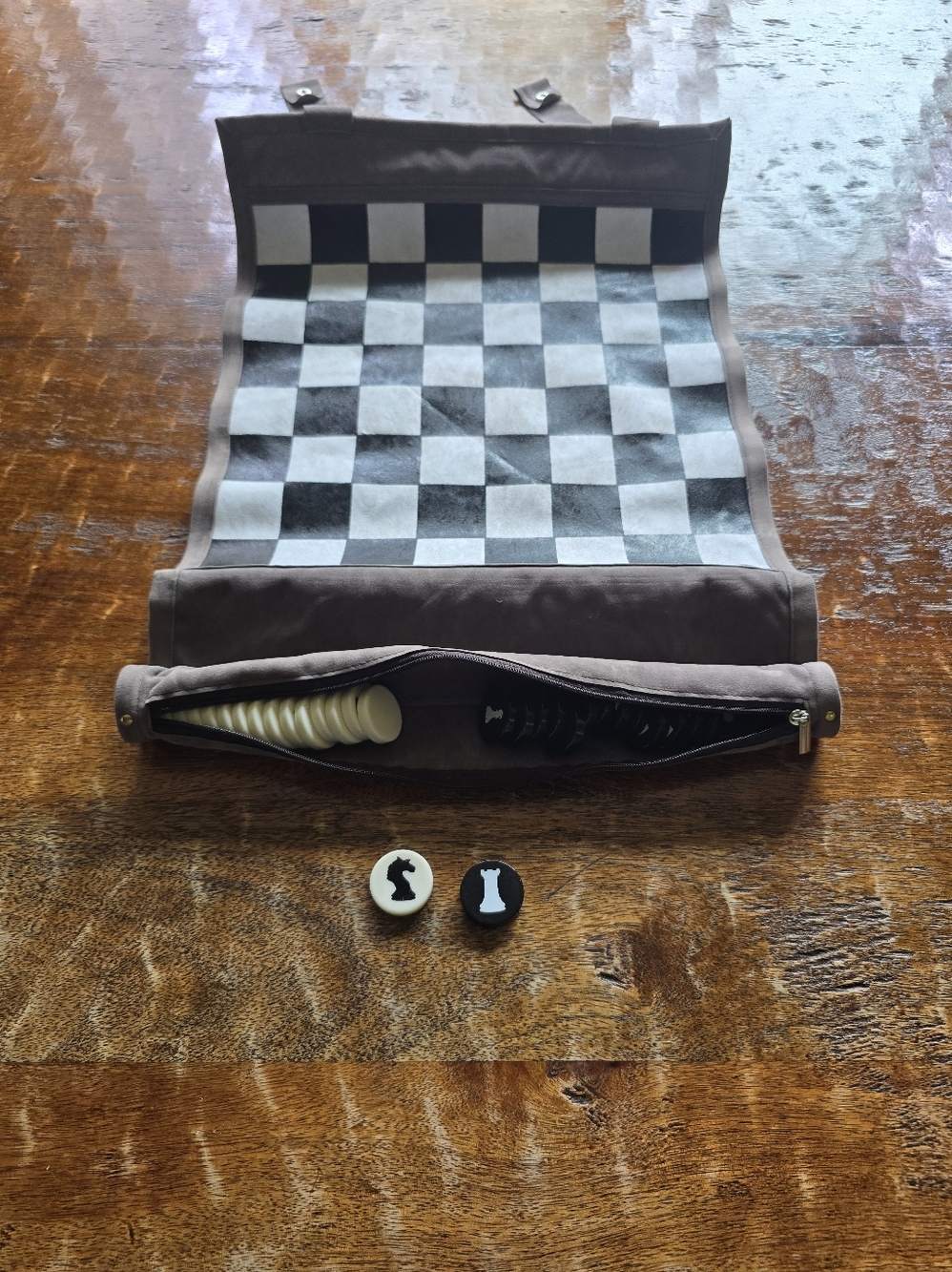 PORTABLE TRAVEL CHESS SET